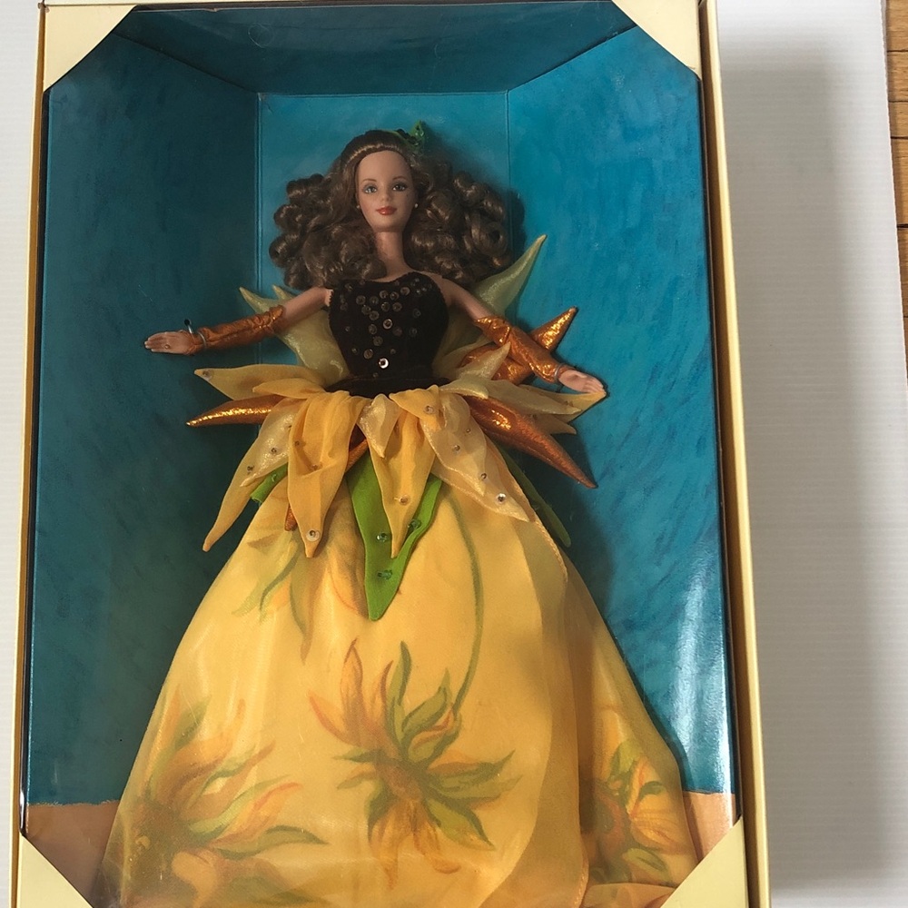 Sunflower Barbie Lt edition, inspired by Van Gogh doll